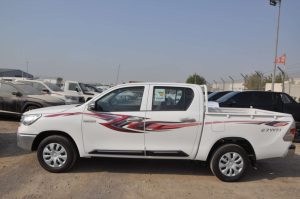 HILUX DC 2.7L 4X2(SUPER WHITE 2 INSIDE MAROON)23YM_page-0003