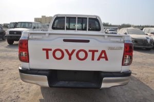 HILUX DC 2.7L 4X2(SUPER WHITE 2 INSIDE MAROON)23YM_page-0004