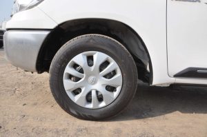HILUX DC 2.7L 4X2(SUPER WHITE 2 INSIDE MAROON)23YM_page-0006