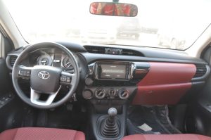 HILUX DC 2.7L 4X2(SUPER WHITE 2 INSIDE MAROON)23YM_page-0007