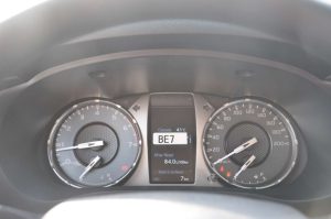 HILUX DC 2.7L 4X2(SUPER WHITE 2 INSIDE MAROON)23YM_page-0009