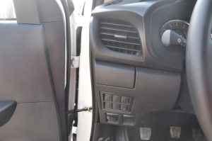 HILUX DC 2.7L 4X2(SUPER WHITE 2 INSIDE MAROON)23YM_page-0010