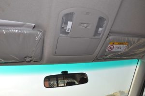 HILUX DC 2.7L 4X2(SUPER WHITE 2 INSIDE MAROON)23YM_page-0012