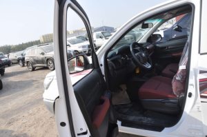 HILUX DC 2.7L 4X2(SUPER WHITE 2 INSIDE MAROON)23YM_page-0014