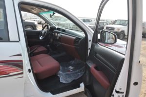 HILUX DC 2.7L 4X2(SUPER WHITE 2 INSIDE MAROON)23YM_page-0016