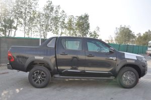HILUX DC ADV 4.0(ATTI BLACK MC INSIDE MLM BLACK)23YM_page-0002