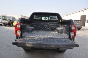 HILUX DC ADV 4.0(ATTI BLACK MC INSIDE MLM BLACK)23YM_page-0005