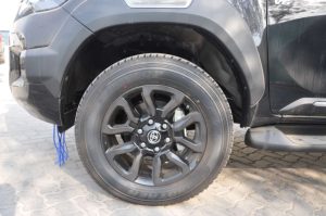 HILUX DC ADV 4.0(ATTI BLACK MC INSIDE MLM BLACK)23YM_page-0006