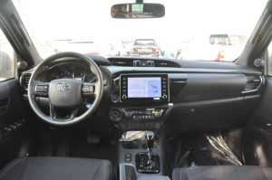 HILUX DC ADV 4.0(ATTI BLACK MC INSIDE MLM BLACK)23YM_page-0011