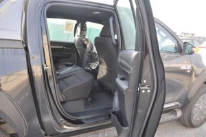 HILUX DC ADV 4.0(ATTI BLACK MC INSIDE MLM BLACK)23YM_page-0022