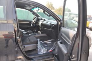 HILUX DC ADV 4.0(ATTI BLACK MC INSIDE MLM BLACK)23YM_page-0023