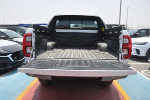 TOY HILUX DC ADV 4.0L(WHITE PEARL MS INSIDE MLM BLACK)23YM_page-0005