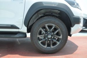 TOY HILUX DC ADV 4.0L(WHITE PEARL MS INSIDE MLM BLACK)23YM_page-0006