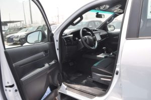 TOY HILUX DC ADV 4.0L(WHITE PEARL MS INSIDE MLM BLACK)23YM_page-0020