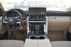 TOY LC 3.3L GXR HI AT(ATT BLACK MC INSIDE NEUTRAL BEIGE) 23YM_page-0008