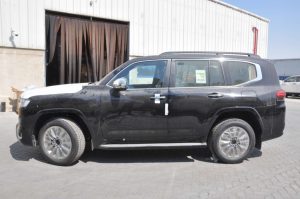 TOY LC 3.3L VX HI(ATTITUDE BLACK MC INSIDE BLACK) 23YM_page-0003