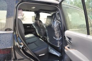 TOY LC 3.3L VX HI(ATTITUDE BLACK MC INSIDE BLACK) 23YM_page-0020