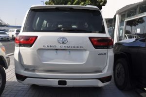 TOY LC 4.0L GXR HI(WHITE INSIDE BLACK)23YM_page-0004