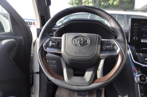 TOY LC 4.0L GXR HI(WHITE INSIDE BLACK)23YM_page-0009