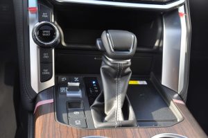 TOY LC 4.0L GXR HI(WHITE INSIDE BLACK)23YM_page-0013