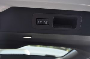 TOY LC 4.0L GXR HI(WHITE INSIDE BLACK)23YM_page-0016