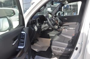 TOY LC 4.0L GXR HI(WHITE INSIDE BLACK)23YM_page-0018